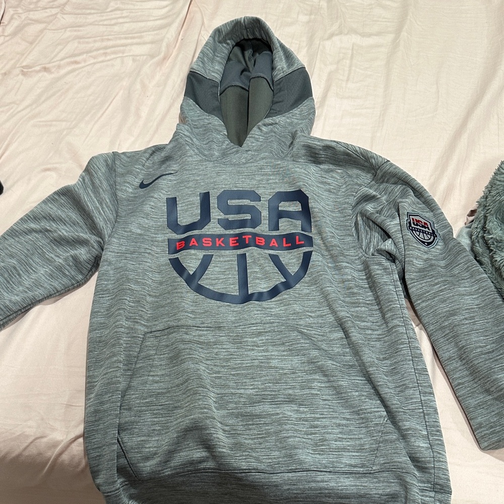 Nike basketball hoodie